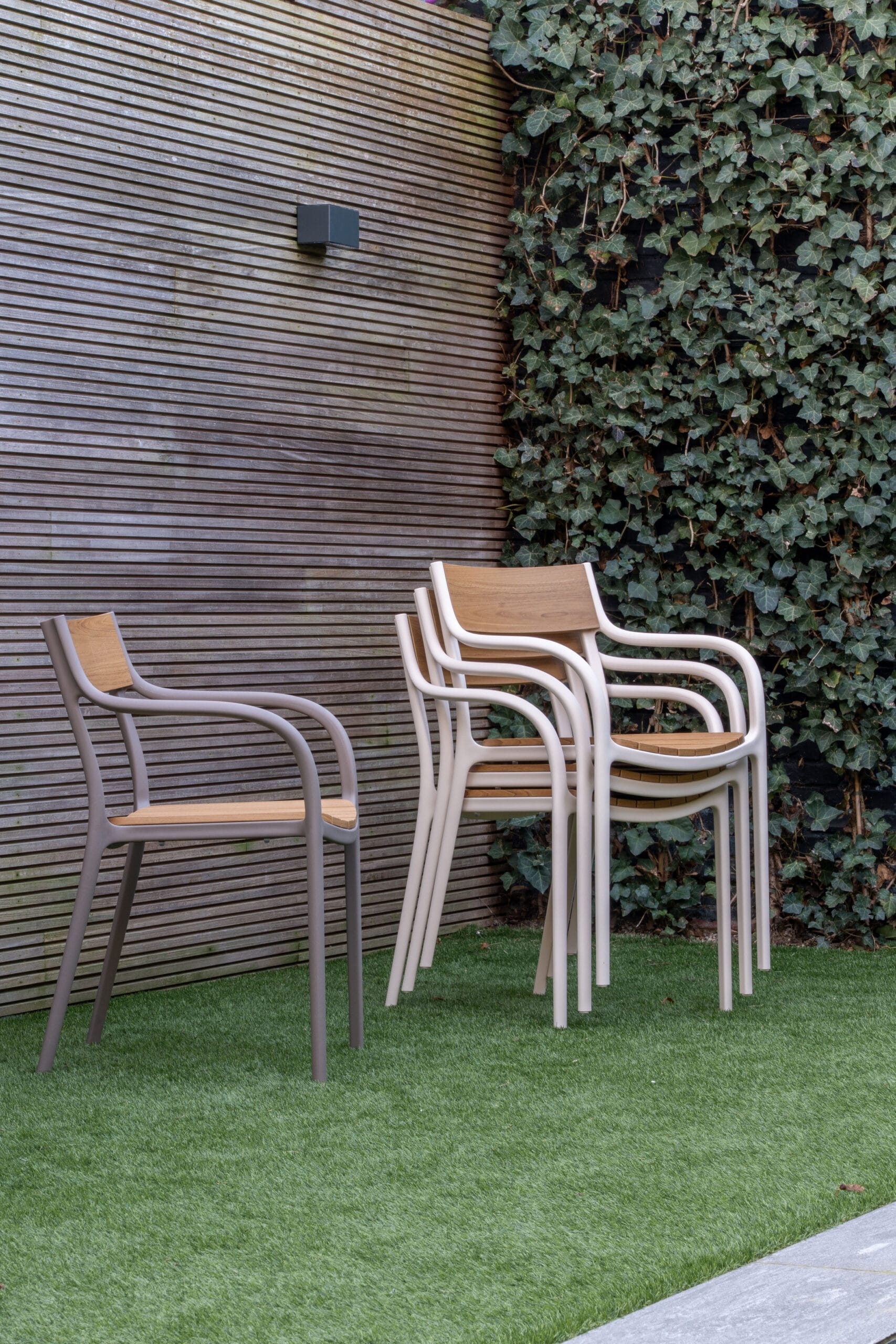 Outdoor dining chair