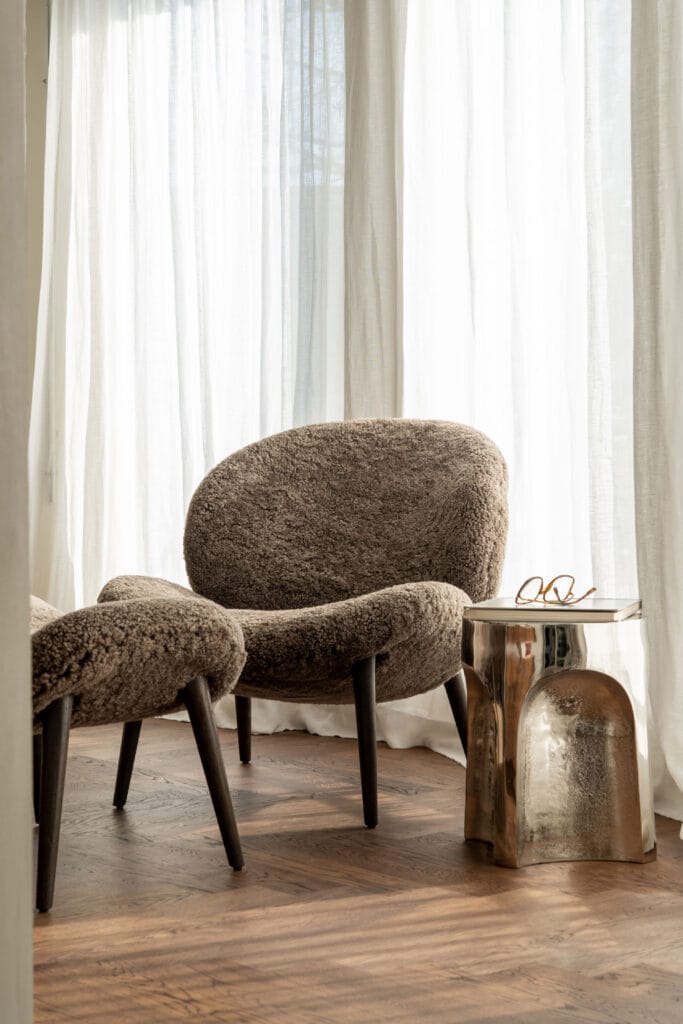 Lounge chair Australian sheep
