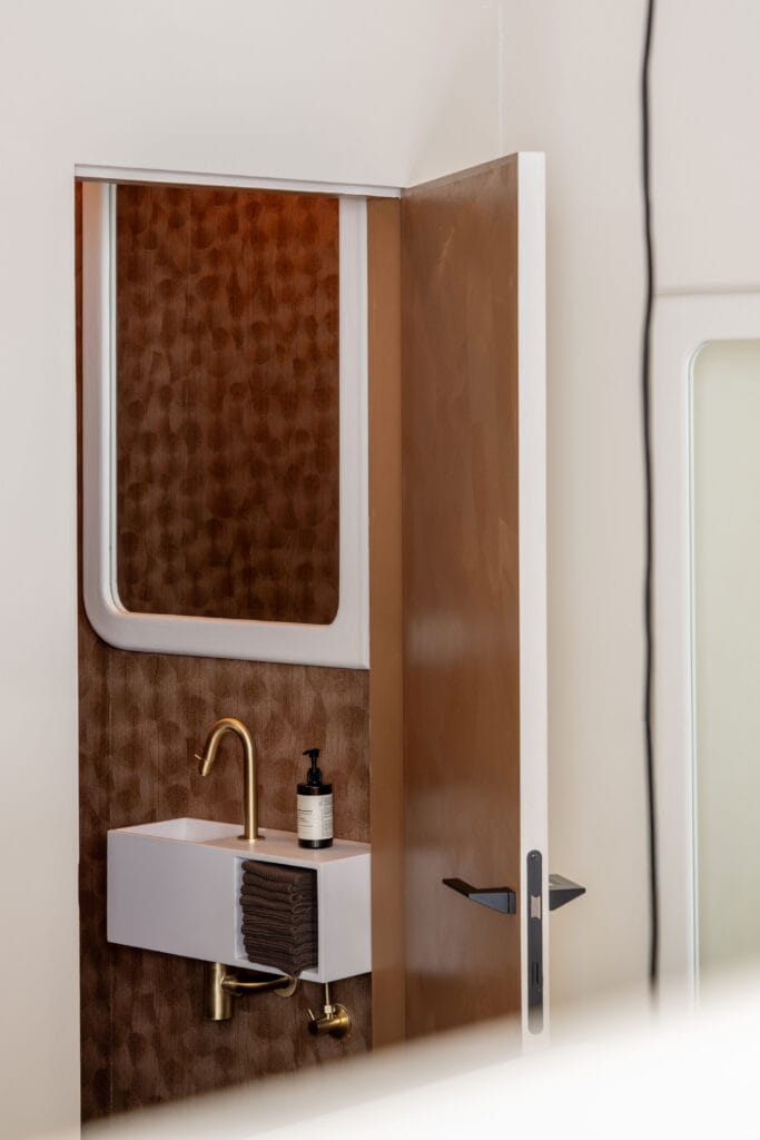 Mirror lime plaster