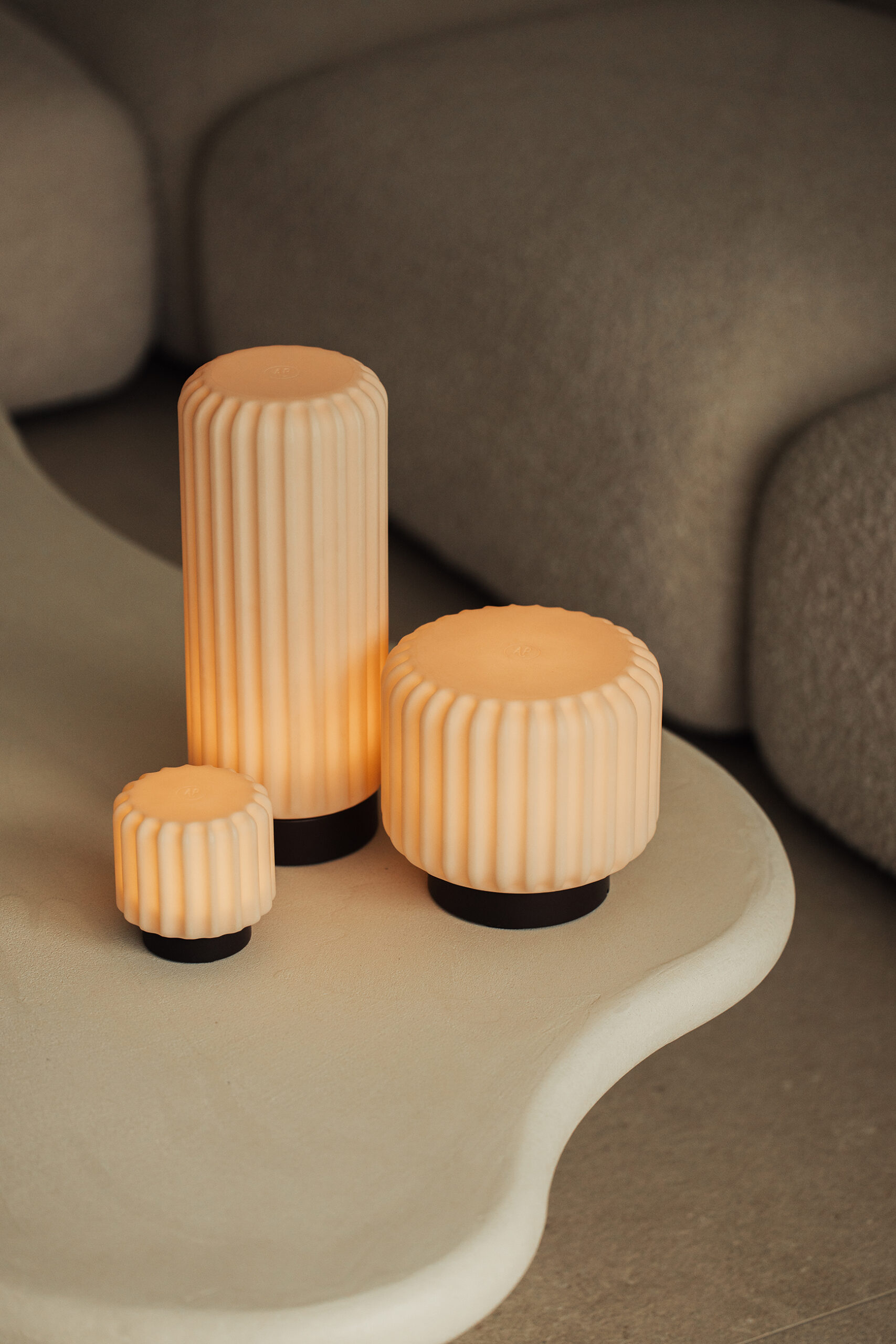 Rechargable table lamp tall