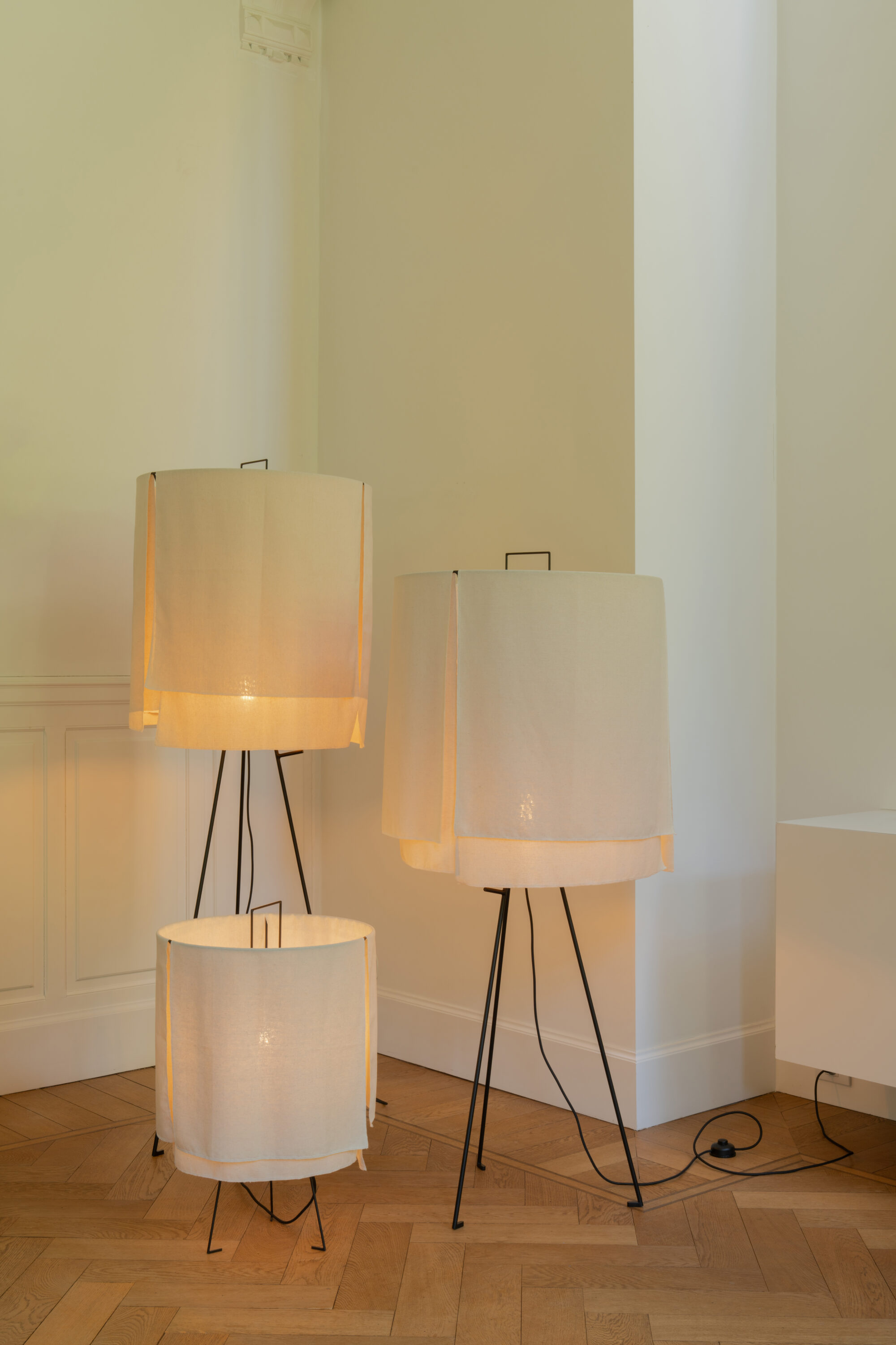 Floor lamp linen