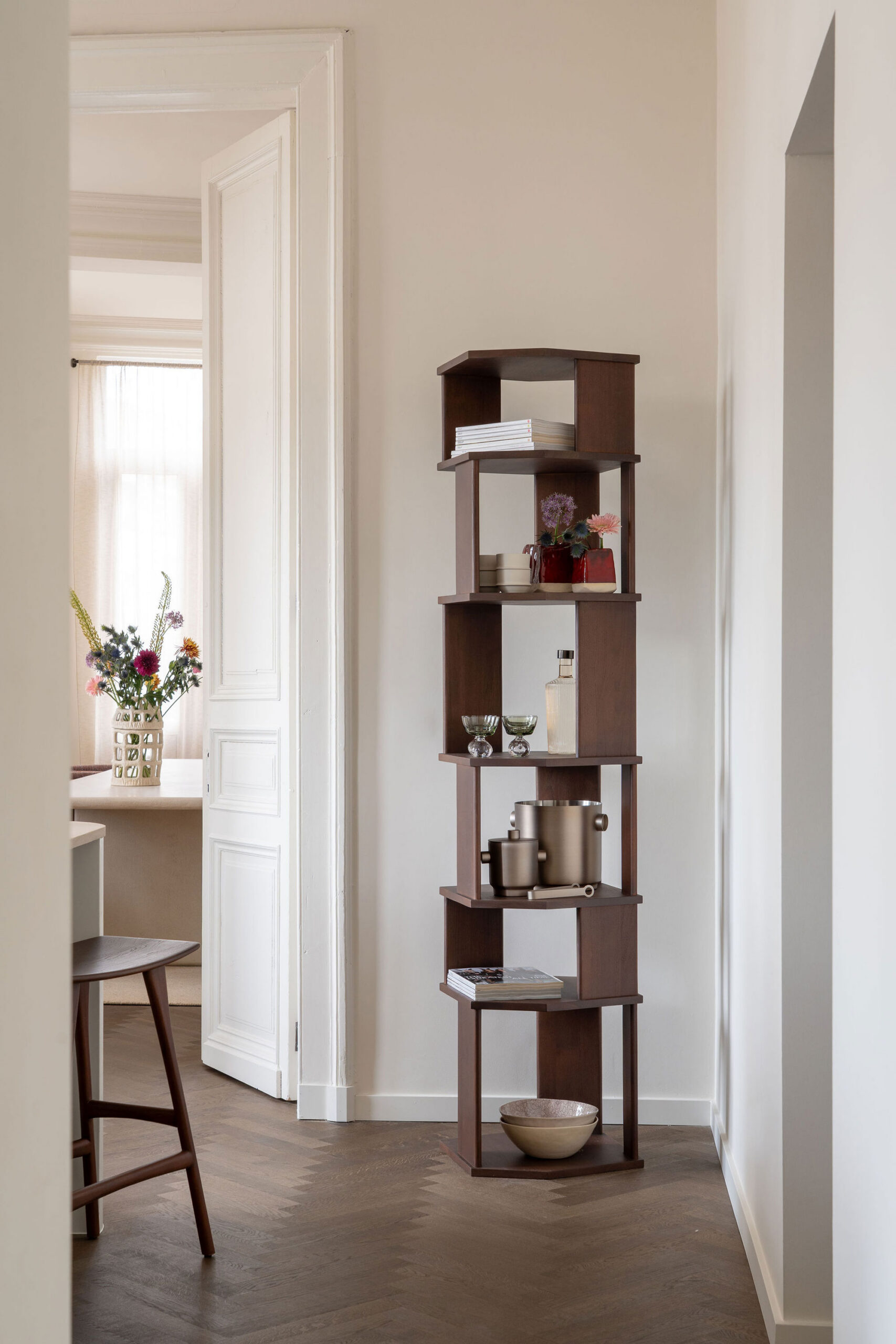 Column shelf