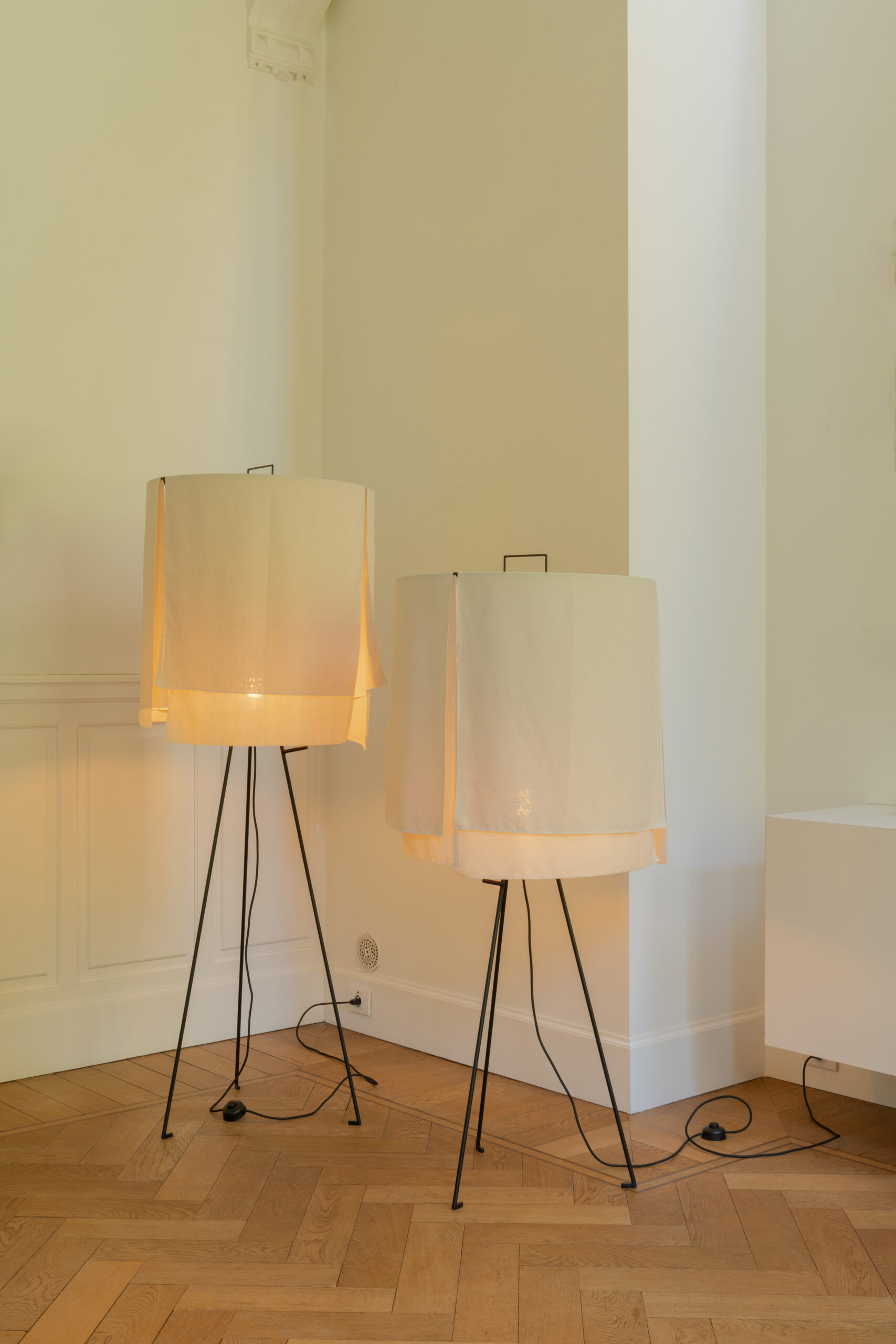 Floor lamp linen