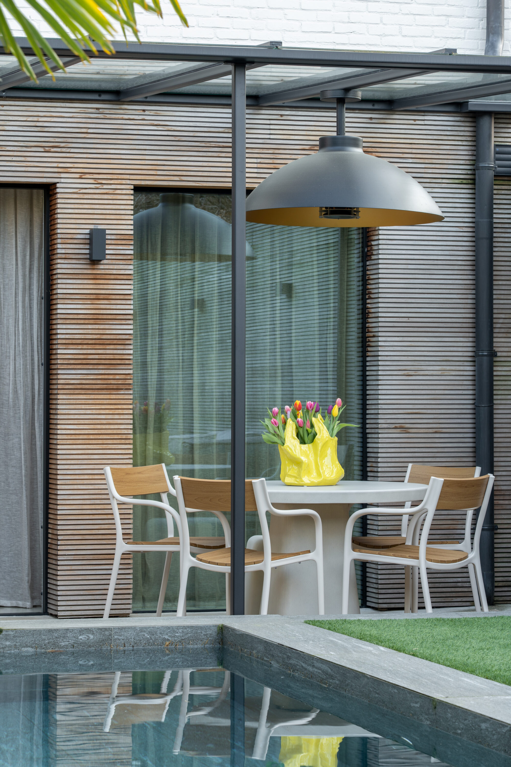 Outdoor dining chair