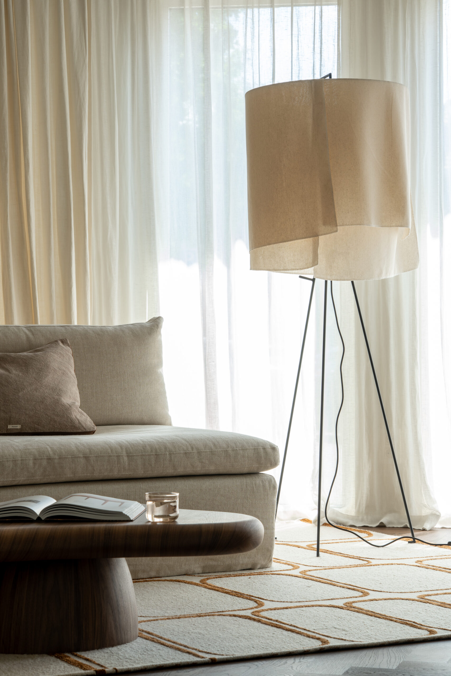 Floor lamp linen