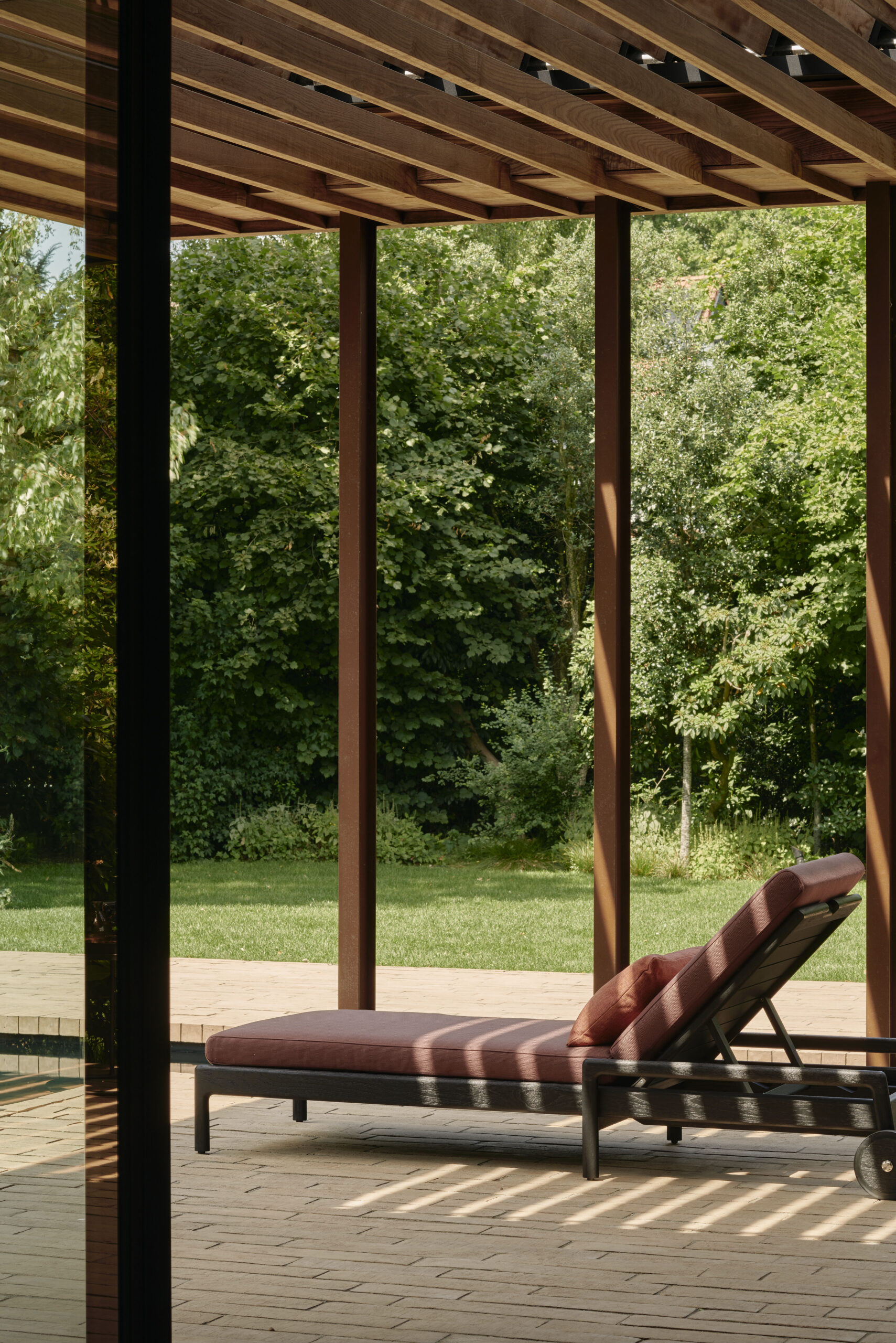 Outdoor sun lounger