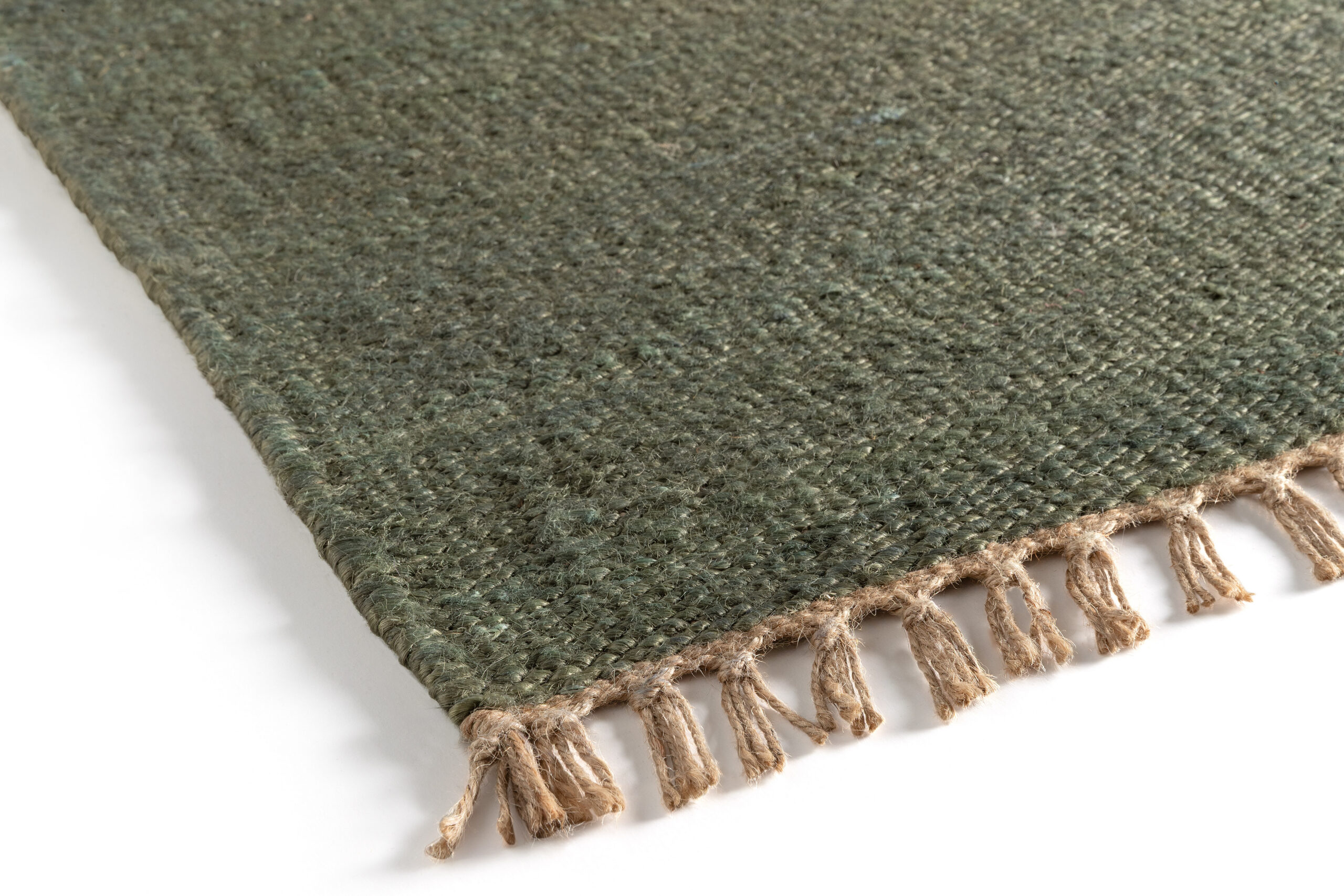 Hemp rug with fringes