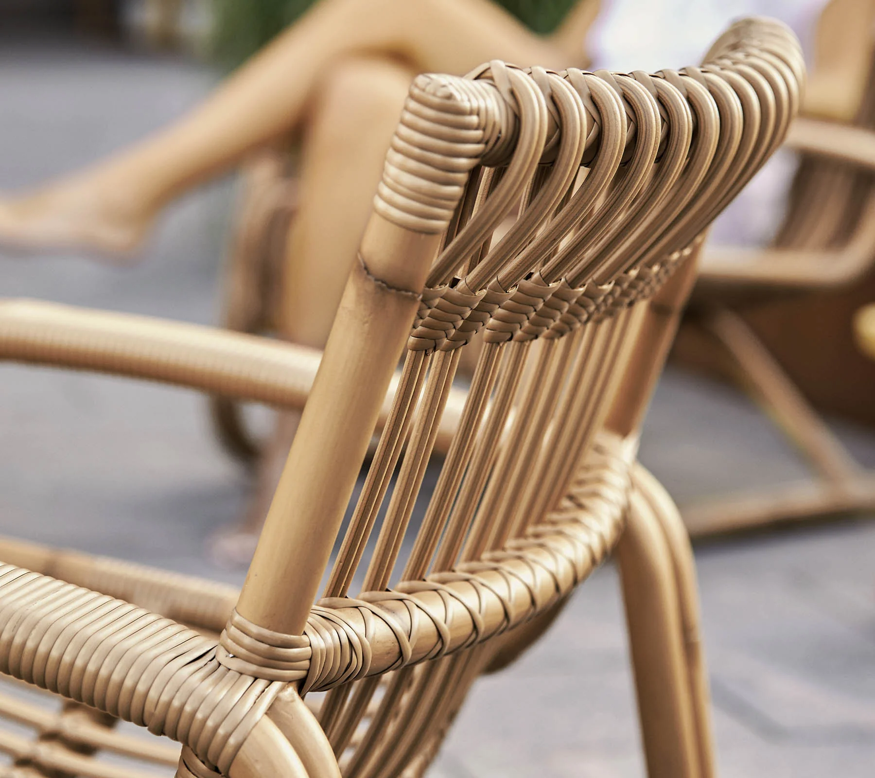 Outdoor lounge chair