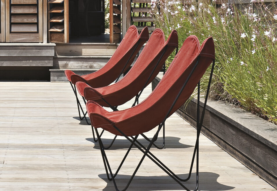 Outdoor butterfly chair black frame