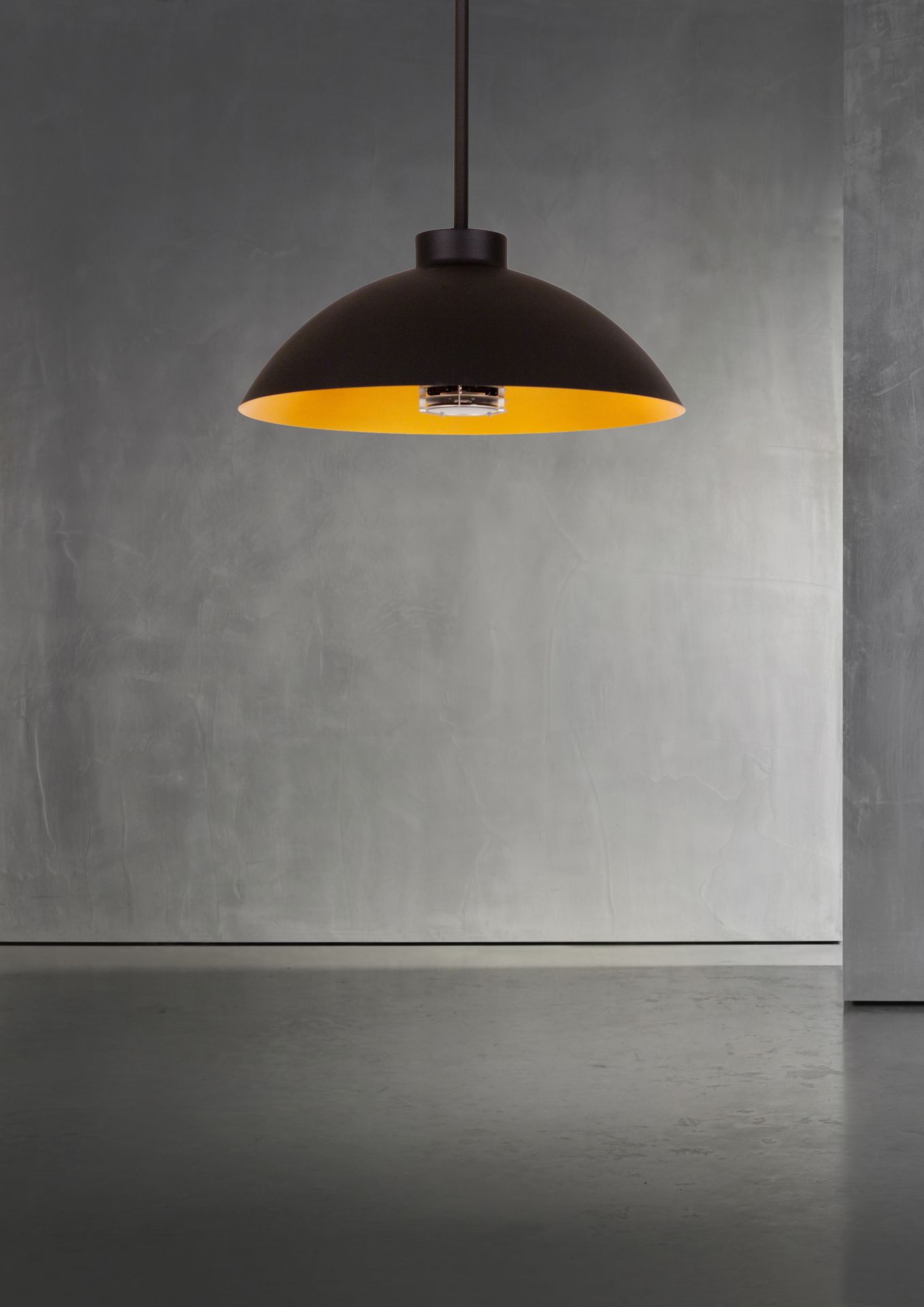 Outdoor heated hanging lamp