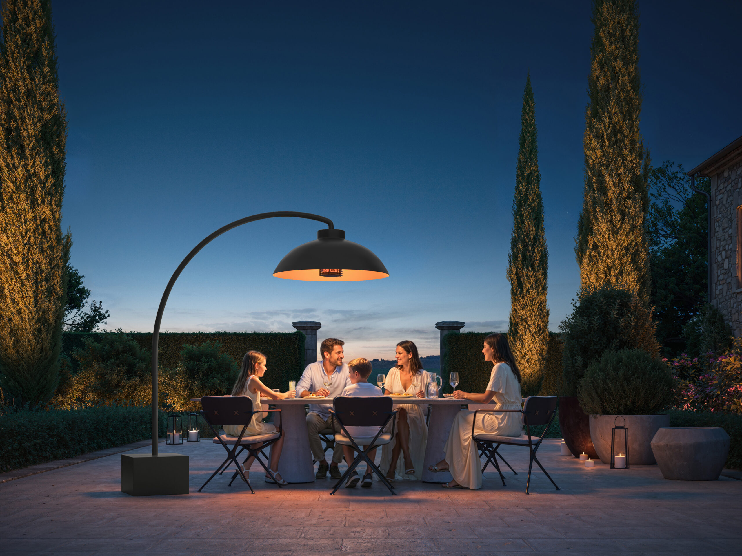 Outdoor heated standing lamp