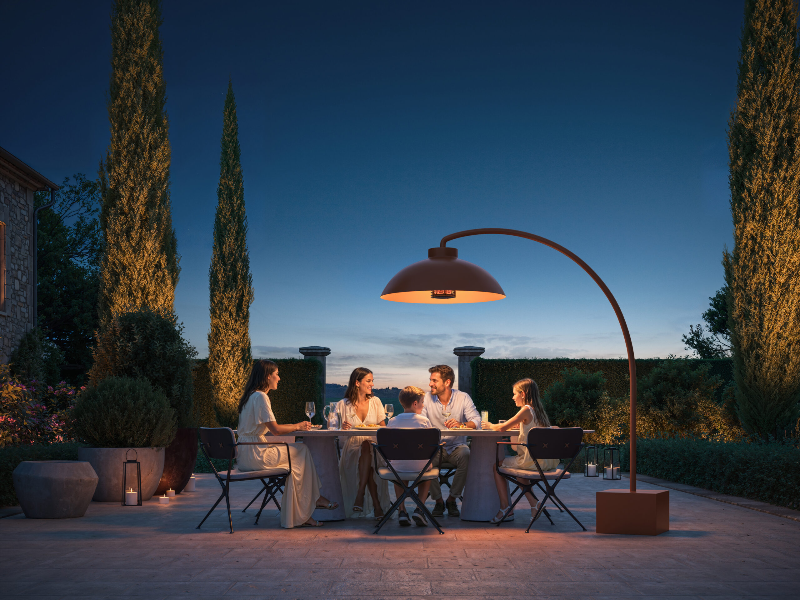 Outdoor heated standing lamp