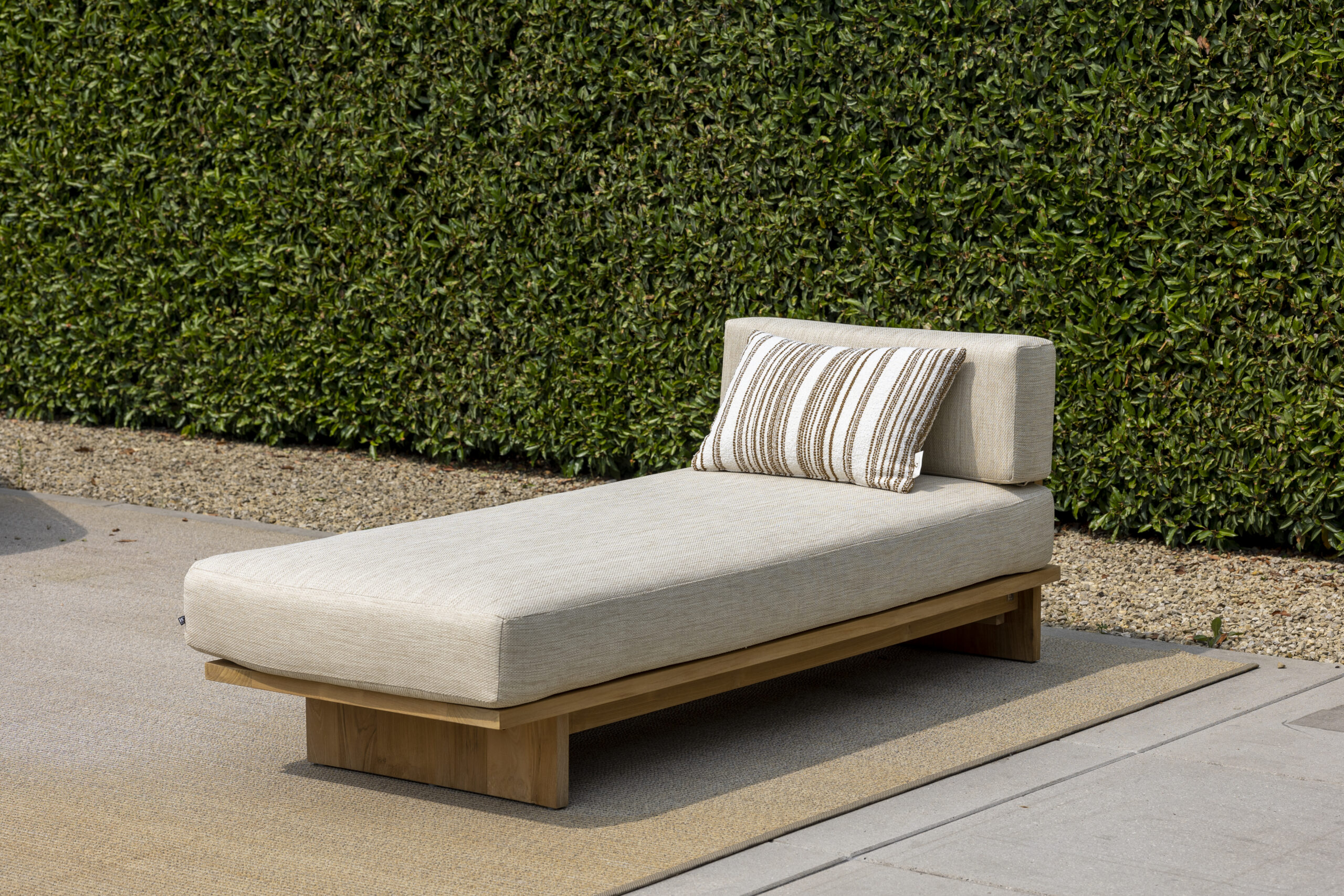 Outdoor daybed teak