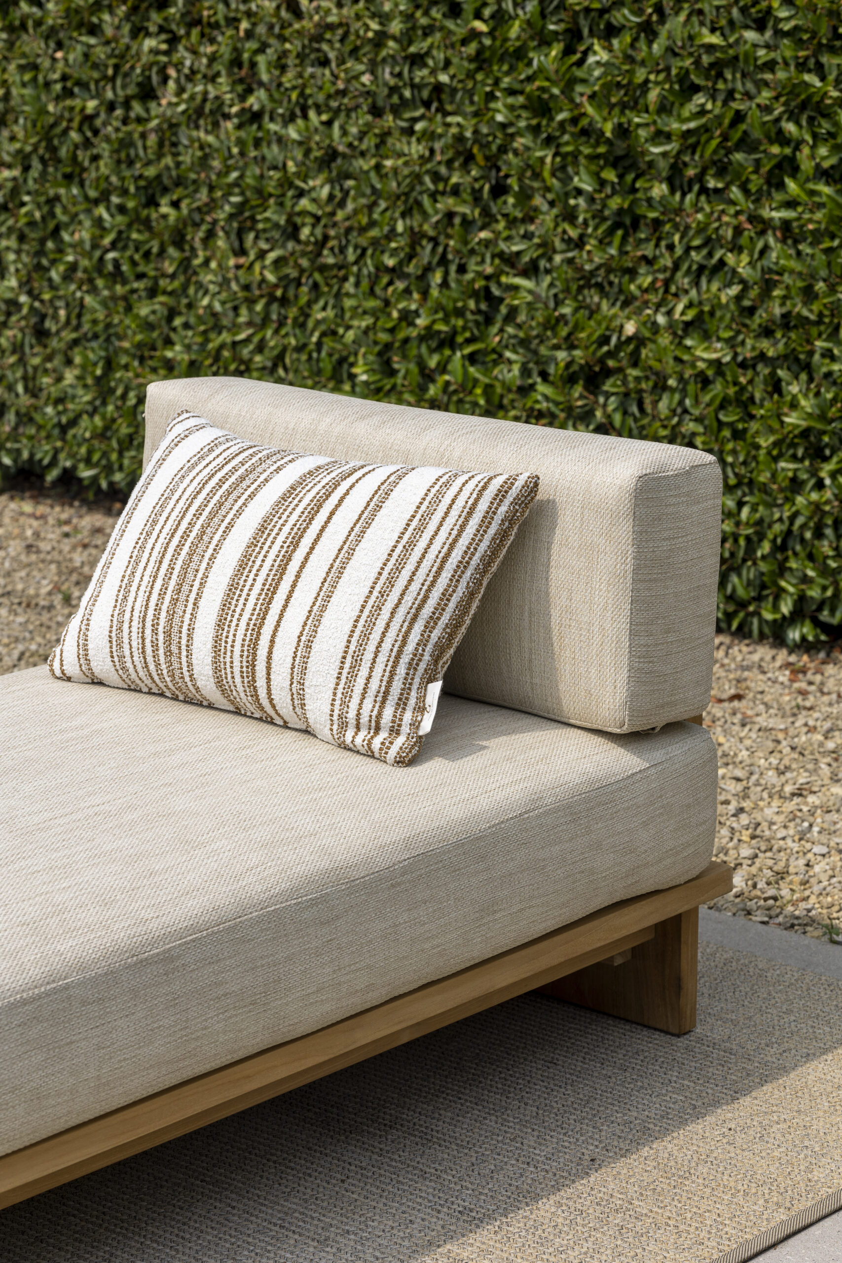 Outdoor daybed teak