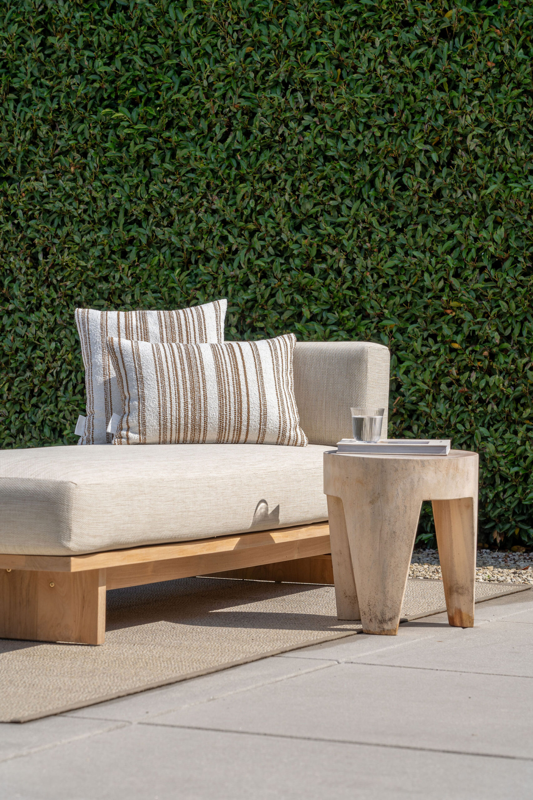 Outdoor daybed teak