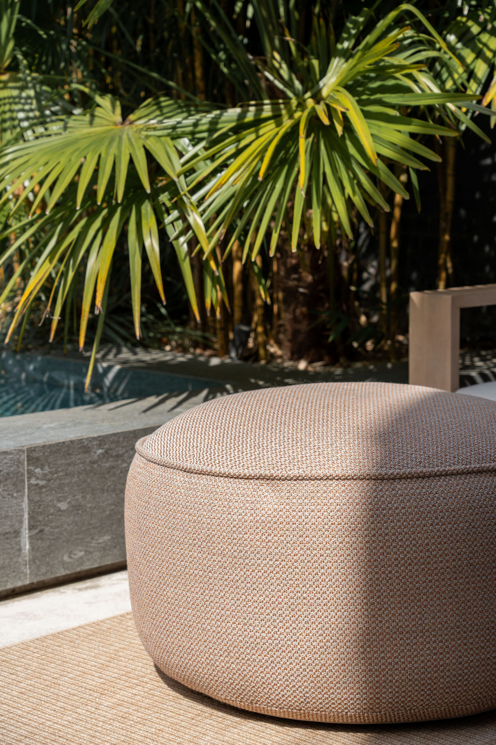 Outdoor pouf mocha