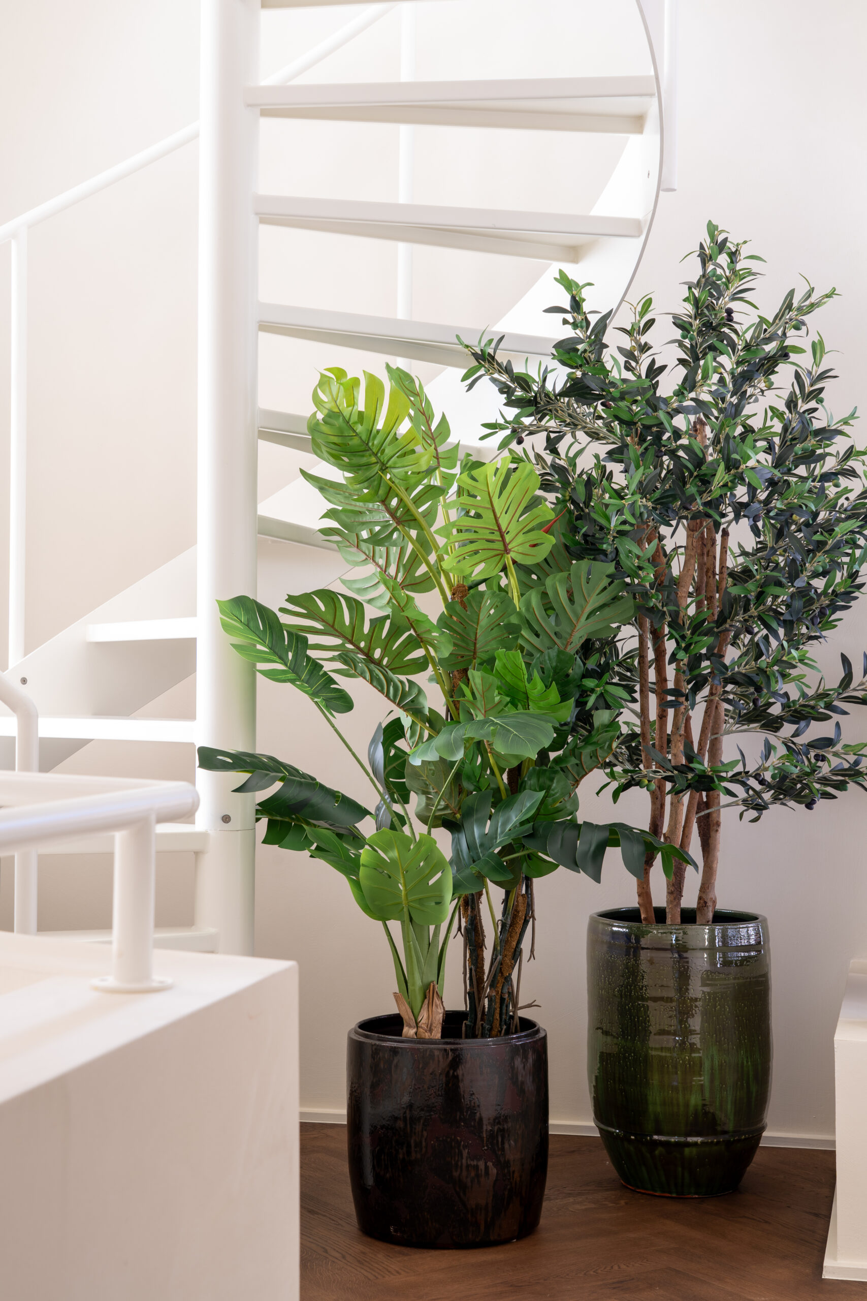 Planter dark green