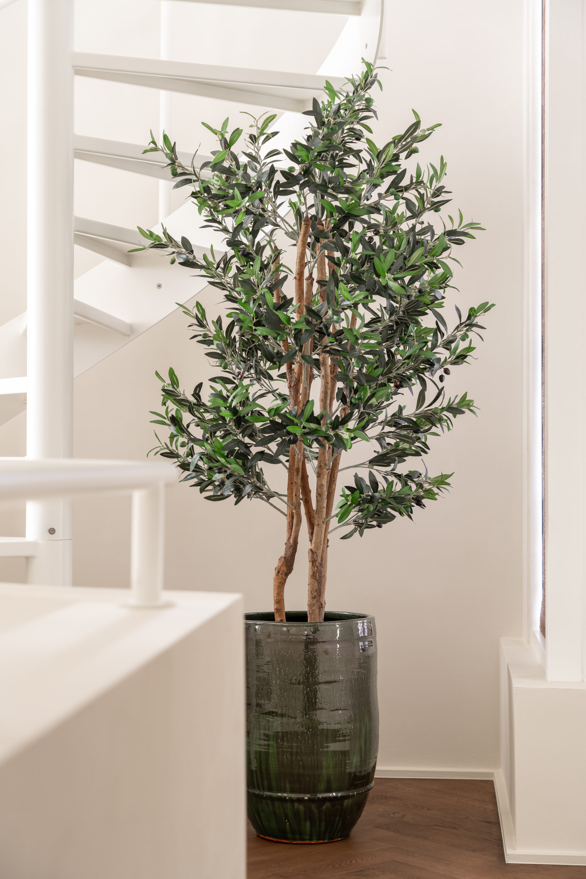 Planter dark green
