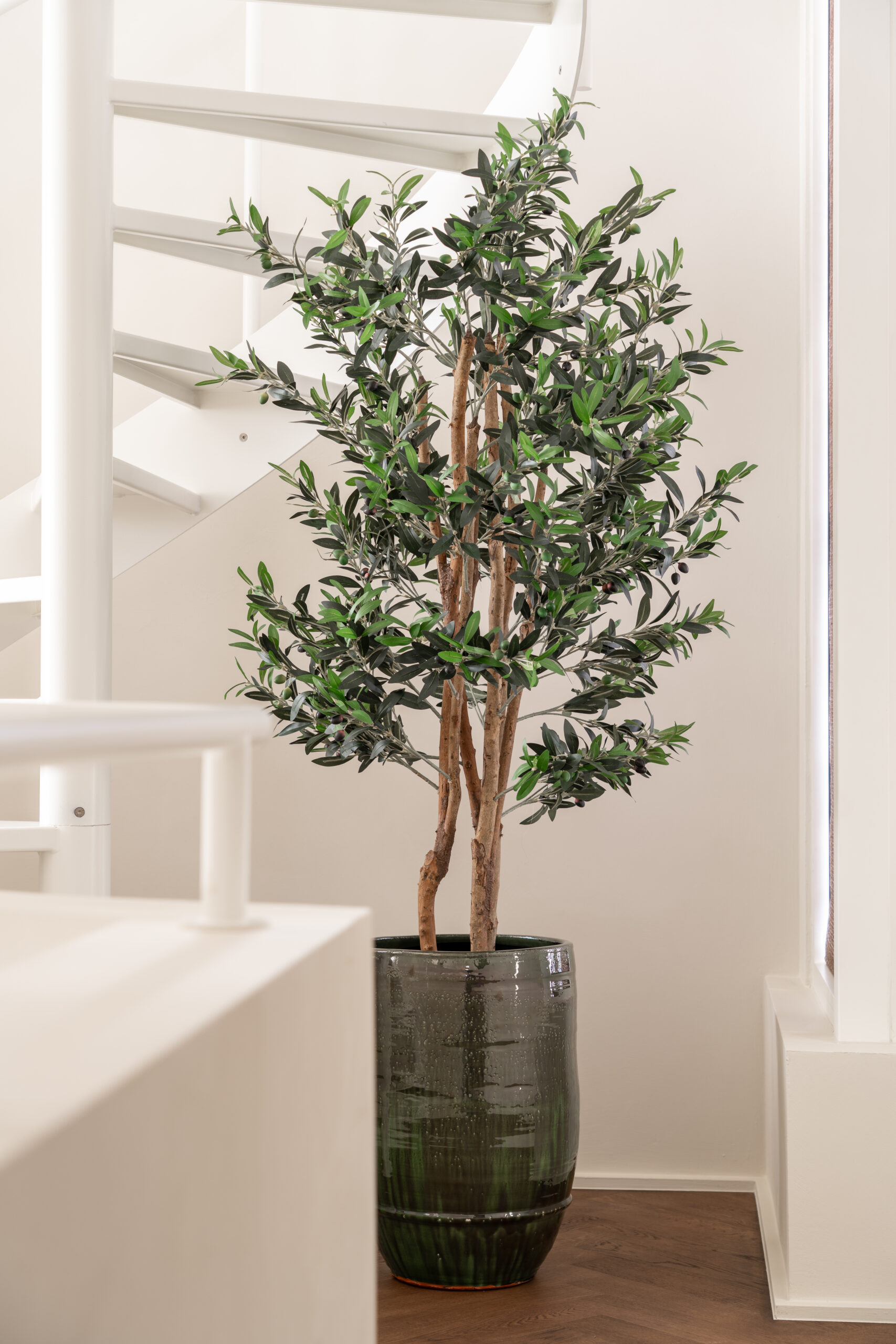 Planter dark green